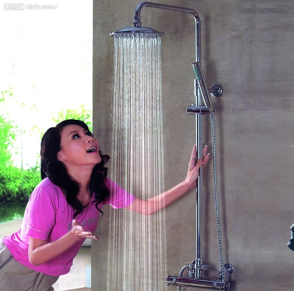 班固花灑提醒 夏季細菌多需要經常清洗