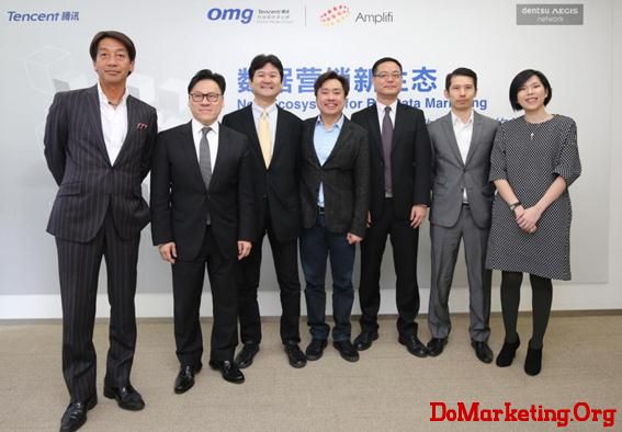 騰訊公司副總裁鄭香霖和電通安吉斯集團Amplifi中國區總裁菅波剛簽署協議