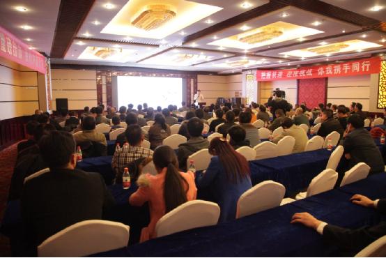 庫爾勒巴德士漆：召開慈善晚會，資助貧困學生