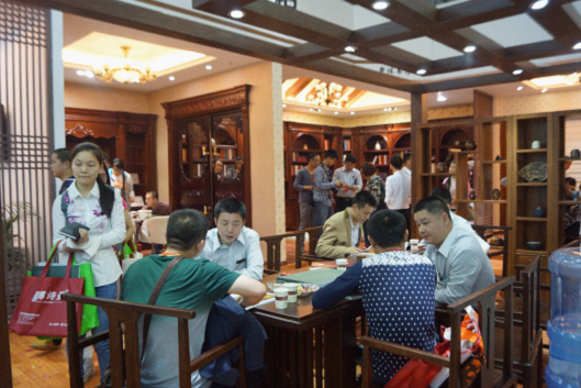 閃耀全場 博詩曼2015衣柜展綻放深厚品牌精髓