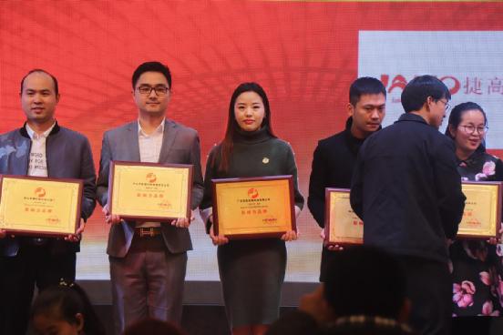 “影響力品牌”榮譽加冕 五光十色照明閃耀再啟