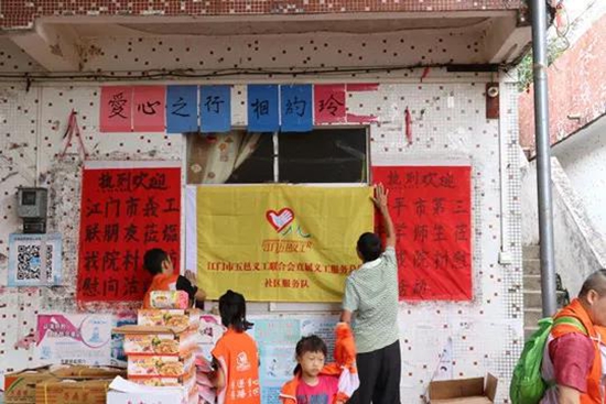 迎中秋送愛心 漢的電氣代表探訪麻風病康復老人