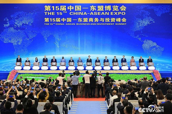 青龍防水承接的這座大樓火了 造型爭議不斷