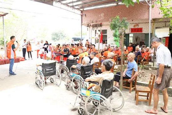 迎中秋送愛心 漢的電氣代表探訪麻風病康復老人