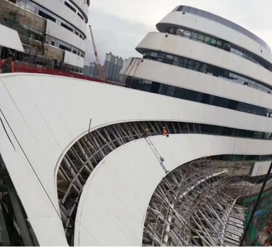 青龍防水承接的這座大樓火了 造型爭議不斷