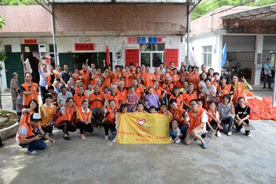 迎中秋送愛心 漢的電氣代表探訪麻風病康復老人