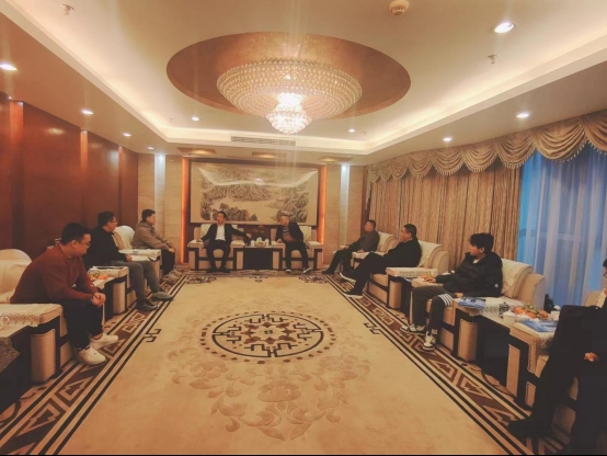 半徑母線槽獲樂清市政府領(lǐng)導(dǎo)高度評(píng)價(jià)，共繪智能制造新篇章